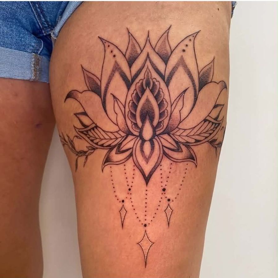 Black and grey tattoo by El